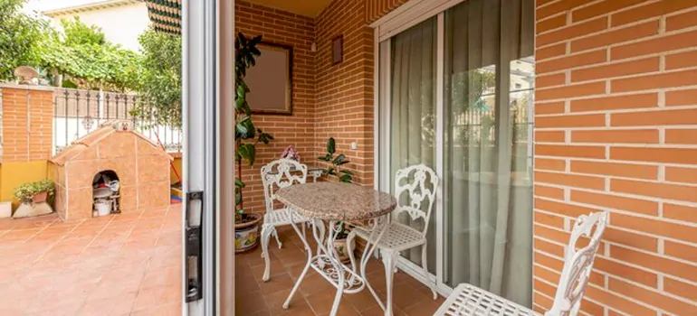 Adding Porch Enclosures To Your Home in Muskoka, ON